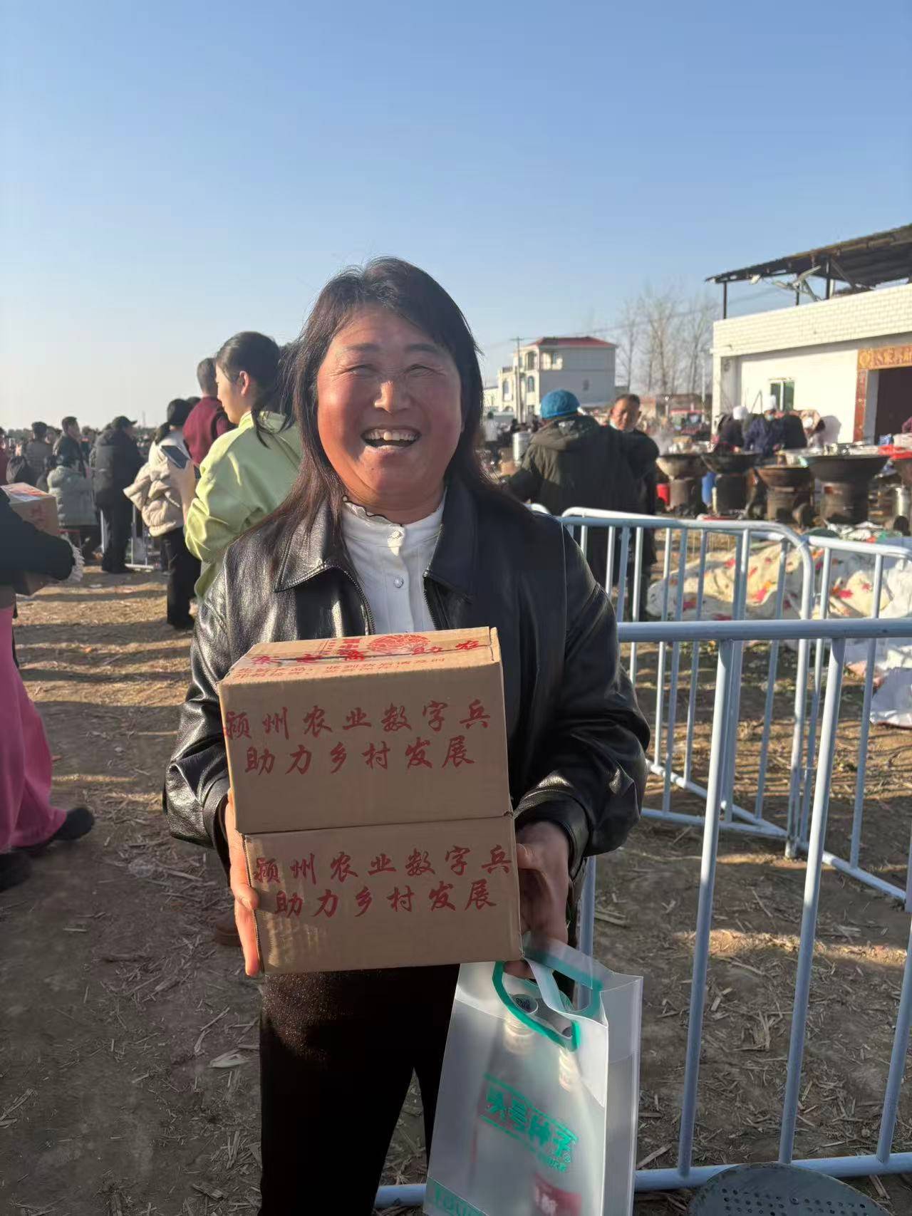 万人吃21头猪27只羊500斤牛肉冰球突